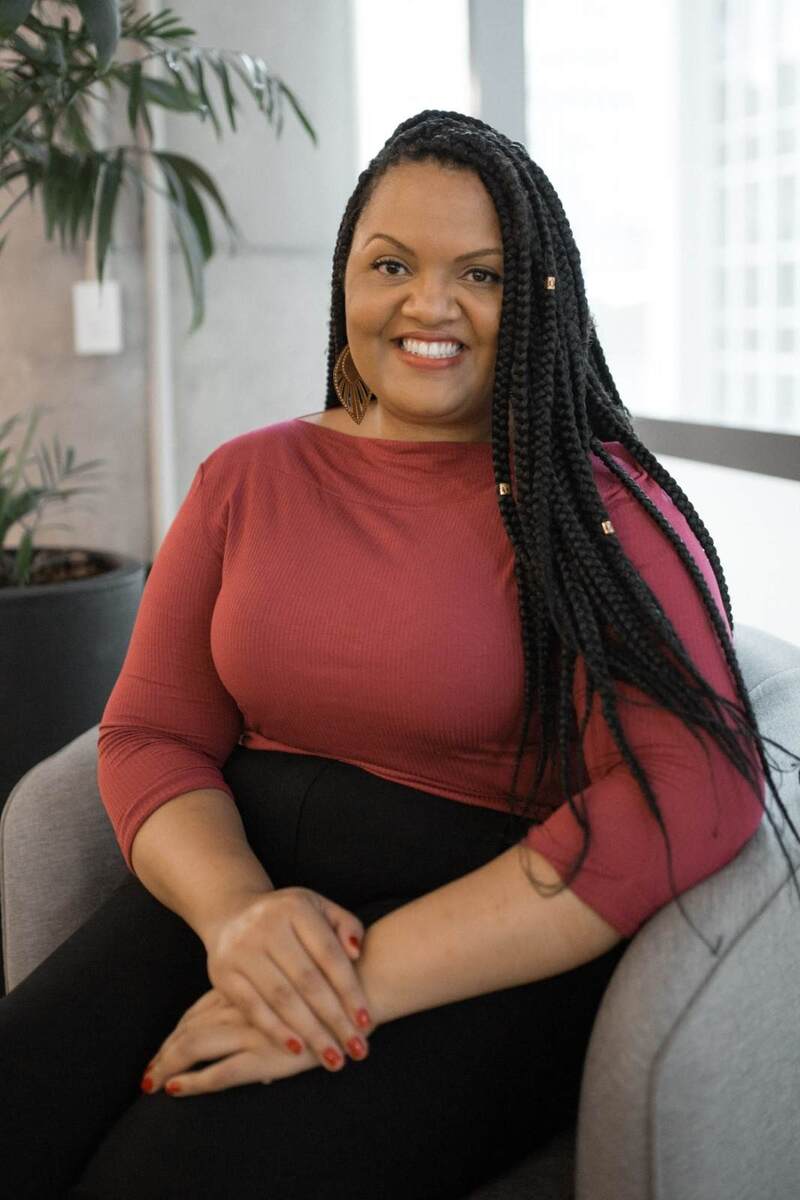 Sônia Lesse é paulista de Embu das Artes, especialista em diversidade e inclusão,  mentora de carreiras e uma questionadora social, atua há mais de 10 anos em prol da diversidade, equidade e inclusão