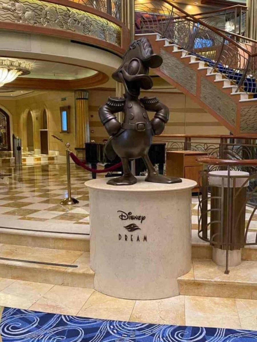  2023. Revista do Correio. Turismo no navio da Disney.       