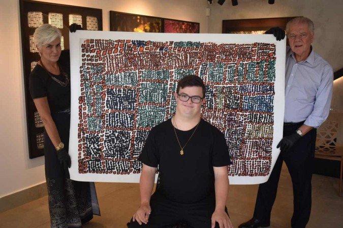  Os pais do pintor, Tatiana Mares e Jack Corrêa, incentivaram o filho a colocar suas inspirações no papel e agora vêem o rapaz colher os frutos
