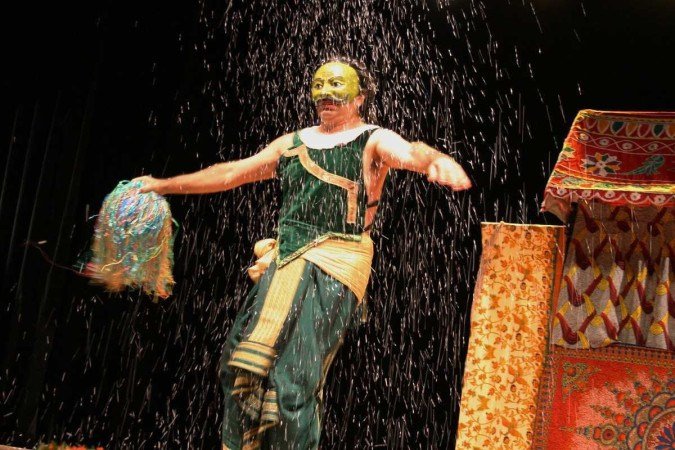  Grupo Locômbia aparesenta o espetáculo O grande javali
