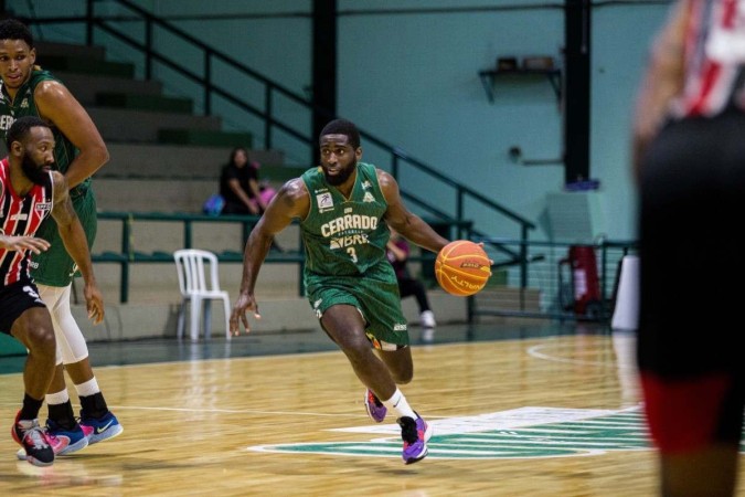 São Paulo vence o Cerrado Basquete e assume a liderança do NBB