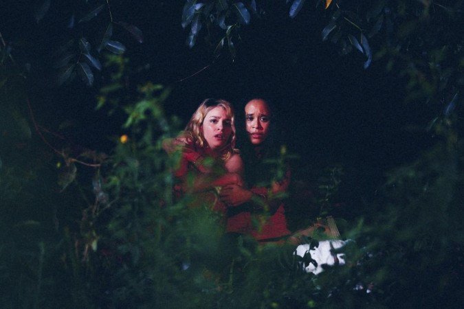  Lara Tremouroux e Mari Oliveira, em cena de Medusa -  (crédito:  Vitrine Filmes/Divulgação)