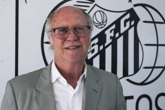 Coordenador de futebol do Santos, Paulo Roberto Falcão foi denunciado por suspeita de importunação sexual - (crédito: Redes Sociais - Santos) Coordenador de futebol do Santos, Paulo Roberto Falcão foi denunciado por suspeita de importunação sexual - (crédito: Redes Sociais - Santos)
