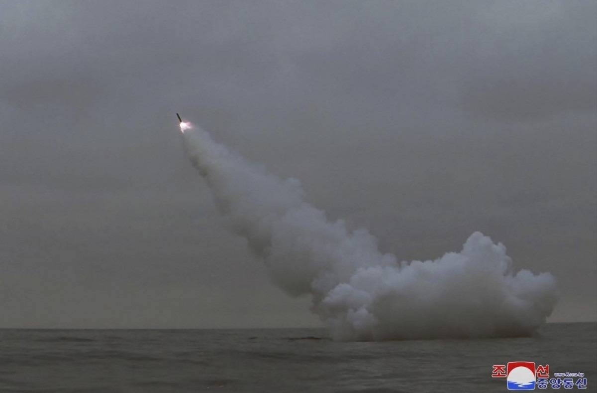Coreia do Norte afirma ter lançado dois mísseis de cruzeiro de um submarino