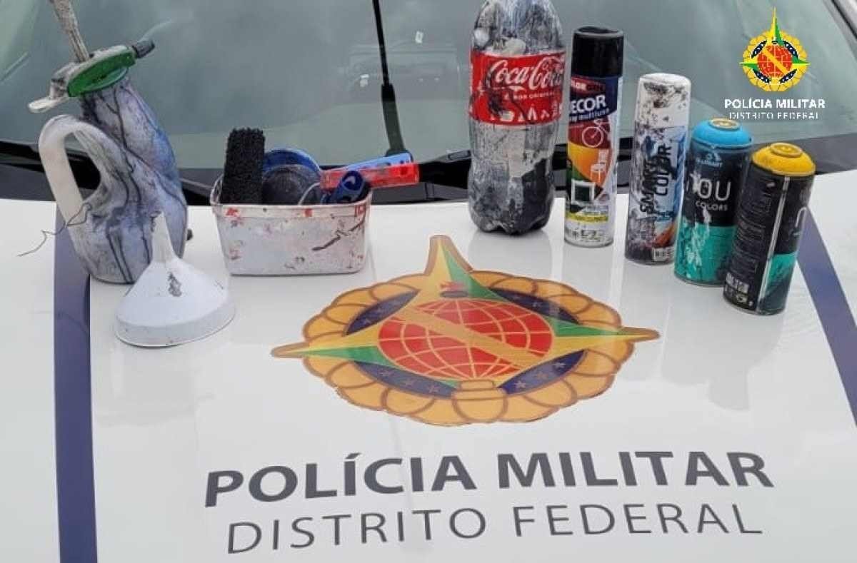 Homem é preso pela PM ao ser flagrado pichando viaduto no Bandeirante