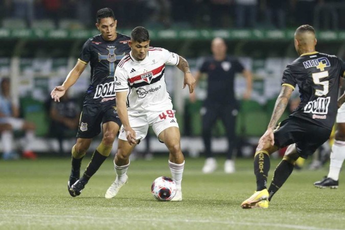 Santos vence, e São Paulo se despede de Campeonato Paulista