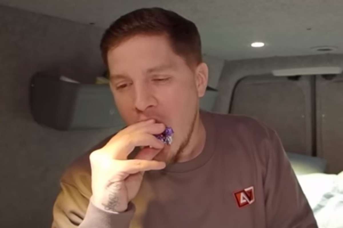 Britânico come ovo de Páscoa premiado e perde R$ 64 mil