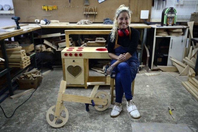  14/03/2023 Cr&eacute;dito: Marcelo Ferreira/CB/D.A Press. Brasil. Brasilia - DF - Mulheres que v&atilde;o &agrave; luta.  Poli Salom&eacute; tem um galp&atilde;o de macenaria na 713 Norte.