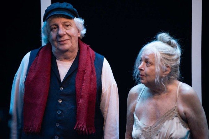 Marco Nanini e Camilla Amado em  As Cadeiras, de Eugène Ionesco: teatro em tela 