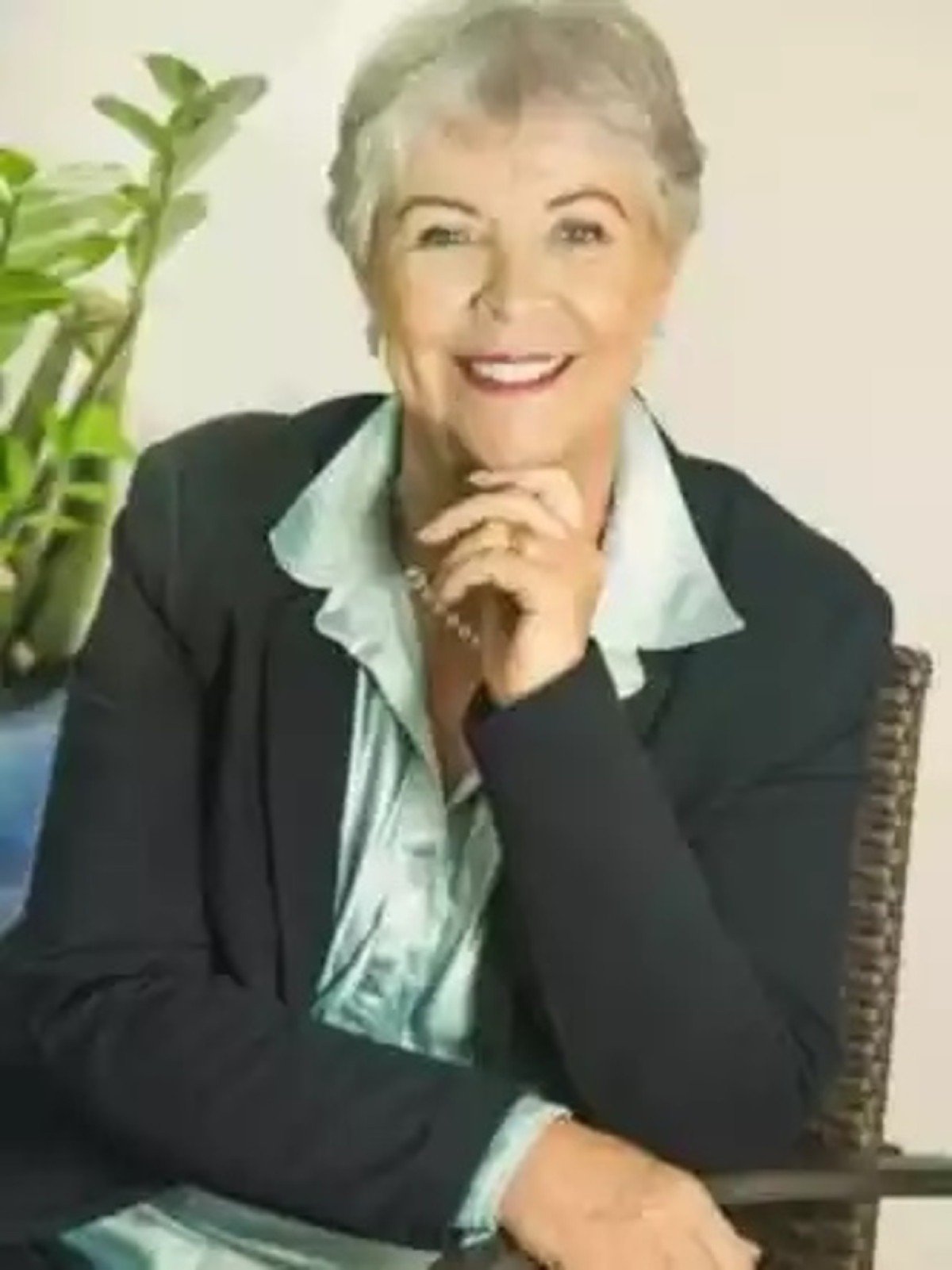 Heloísa Capelas , especialista em autoconhecimento e inteligência emocional, avisa que 'acredite ou não, a felicidade é uma decisão desde o momento em que abrimos os olhos pela manhã'