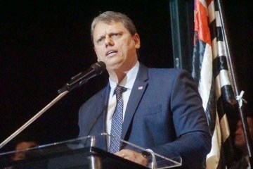 Na ação protocolada no STF, a gestão de Tarcísio sustenta que o Ministério da Fazenda retém o repasse de forma 'injustificada e sem isonomia' em relação a outros estados - (crédito: Rogério Cassimiro/Governo de SP) Na ação protocolada no STF, a gestão de Tarcísio sustenta que o Ministério da Fazenda retém o repasse de forma 'injustificada e sem isonomia' em relação a outros estados - (crédito: Rogério Cassimiro/Governo de SP)