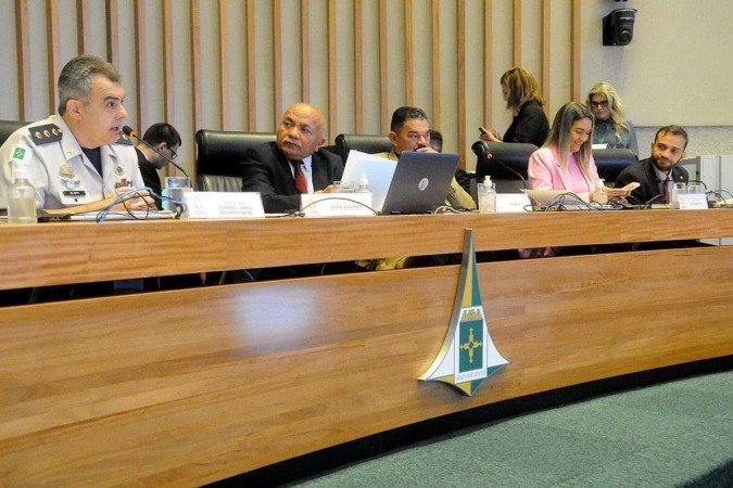 CPI DOS ATOS ANTIDEMOCR&Aacute;TICOS
Ex-comandante Naime diz &agrave; CPI que Ex&eacute;rcito protegeu terroristas