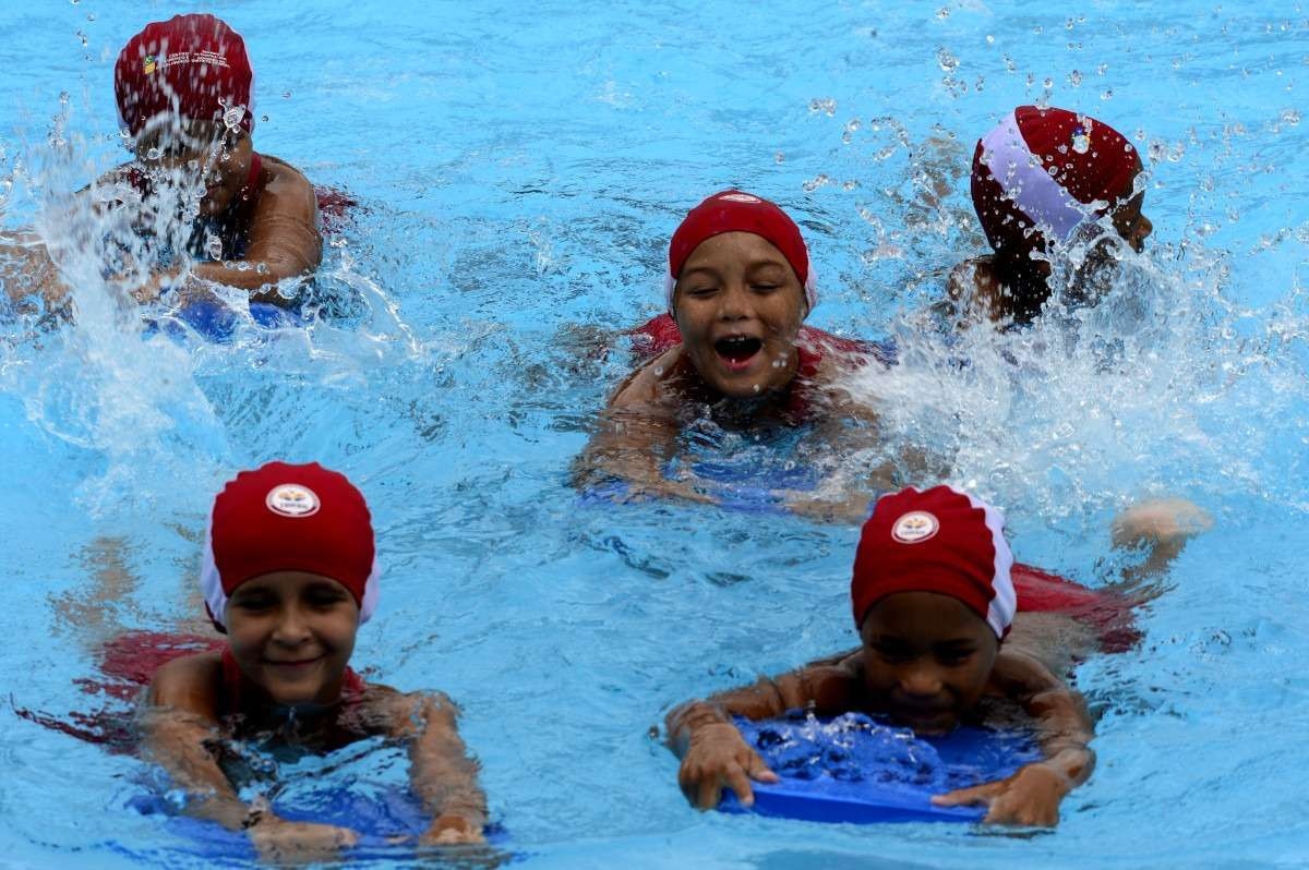 Centro olímpico oferece aulas de natação para a comunidade
