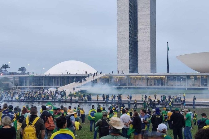 Para 51% dos entrevistados, Bolsonaro não teve culpa pelos atos de vandalismo na Esplanada -  (crédito: Ed Alves/CB/ D.A Press)
