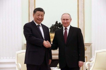 Xi e Vladimir Putin em foto de arquivo: aliança comercial estratégica  -  (crédito: Sergei Karpukhin/Sputnik/AFP)