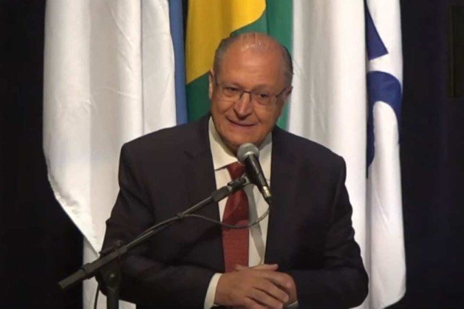 Vice-presidente e ministro do Desenvolvimento, Indústria, Comércio e Serviços, Geraldo Alckmin (PSB), em evento do BNDES, no Rio de Janeiro 20/3 - (crédito: Reprodução/Youtube @BNDES) Vice-presidente e ministro do Desenvolvimento, Indústria, Comércio e Serviços, Geraldo Alckmin (PSB), em evento do BNDES, no Rio de Janeiro 20/3 - (crédito: Reprodução/Youtube @BNDES)