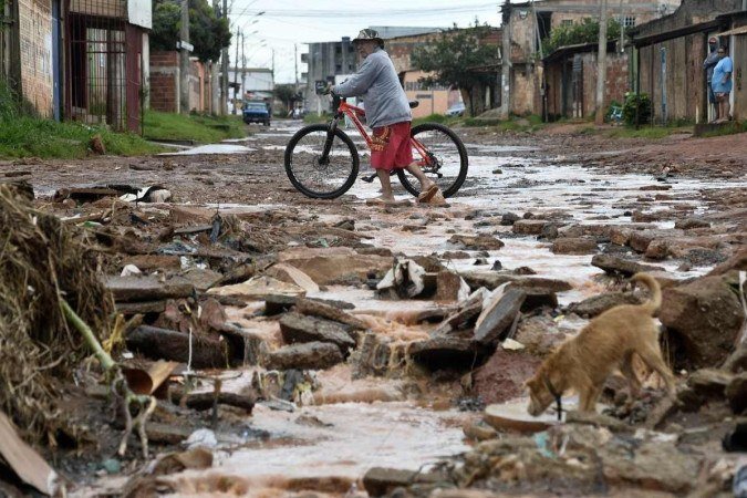  20/03/2023. Crédito: Minervino Júnior/CB/D.A Press. Brasil.  Brasilia - DF. Estragos da chuva no Sol nascente na Ceilândia.