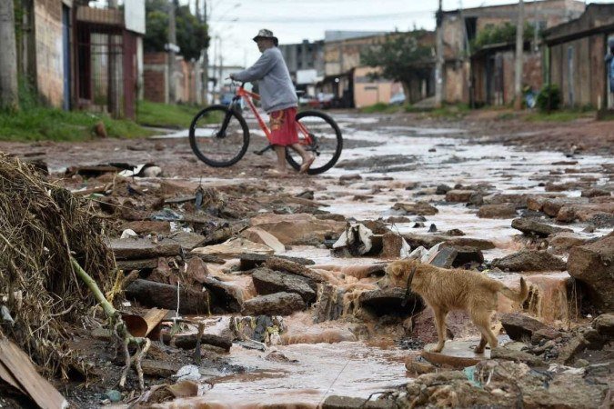  20/03/2023. Crédito: Minervino Júnior/CB/D.A Press. Brasil.  Brasilia - DF. Estragos da chuva no Sol nascente na Ceilândia.
