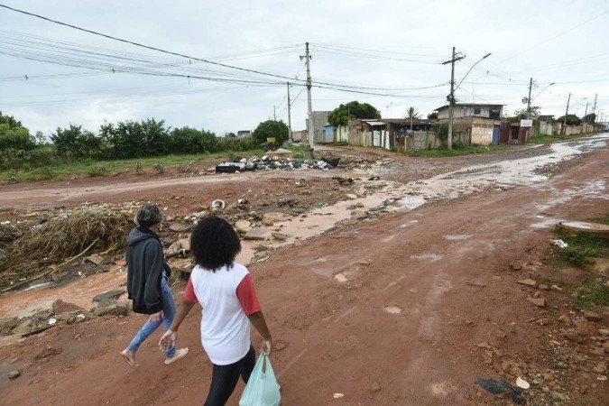  20/03/2023. Crédito: Minervino Júnior/CB/D.A Press. Brasil.  Brasilia - DF. Estragos da chuva no Sol nascente na Ceilândia.