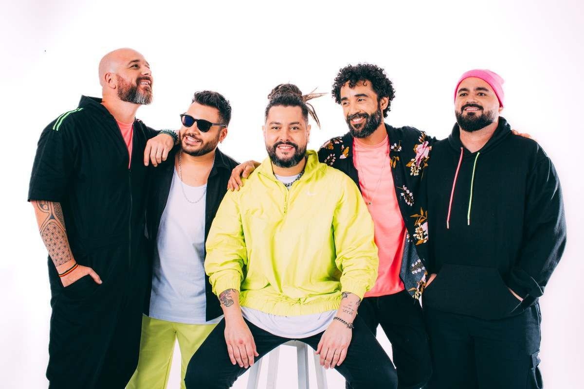 Banda Maneva comemora 18 anos com show que revisita história do quinteto