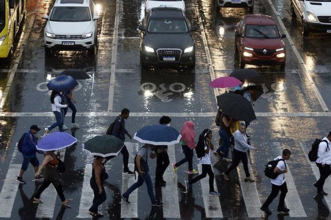  21/03/2023. Crédito: Minervino Júnior/CB/D.A Press. Brasil.  Brasilia - DF. Chuva em Brasília. Rodoviária.