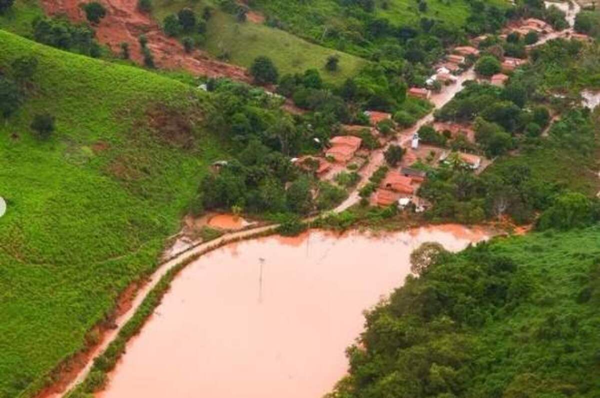 Chuvas ampliam crateras que ameaçam município maranhense