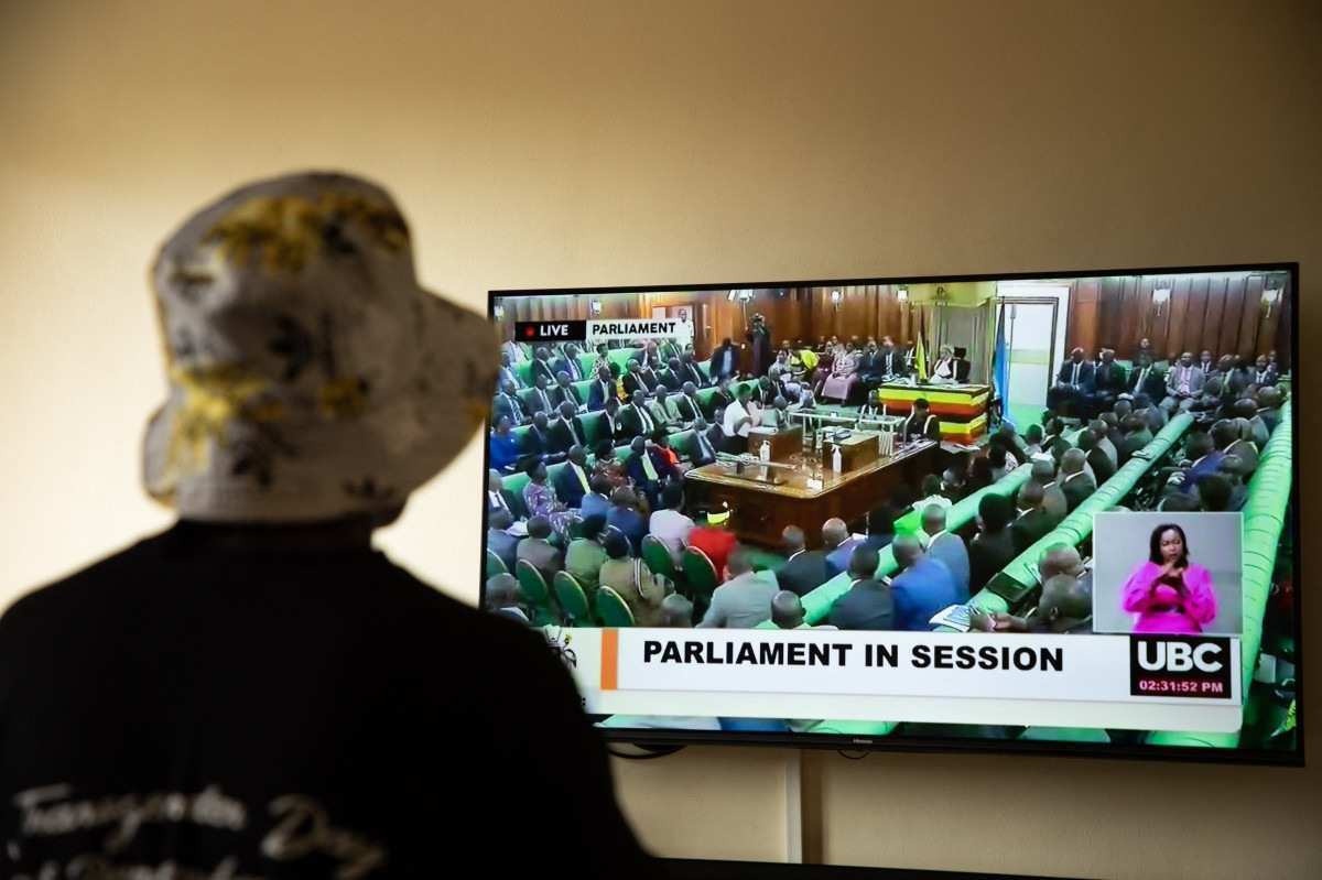 Parlamento de Uganda aprova lei para a prisão perpétua de homossexuais