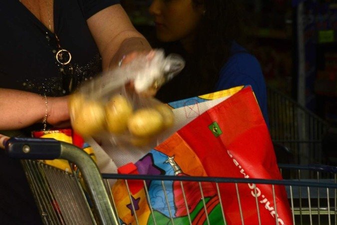  Aumento no uso de sacolas biodegradáveis e retornáveis.