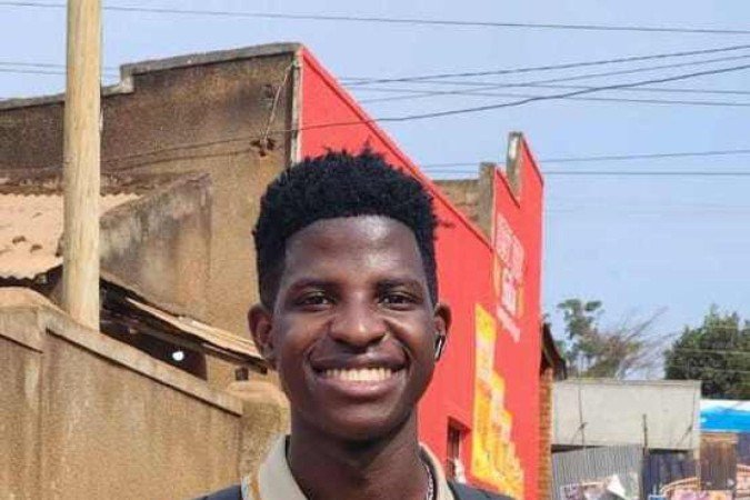 Steven Kabuye, 25 anos, ativista LGBTQIA+, morador de Kampala