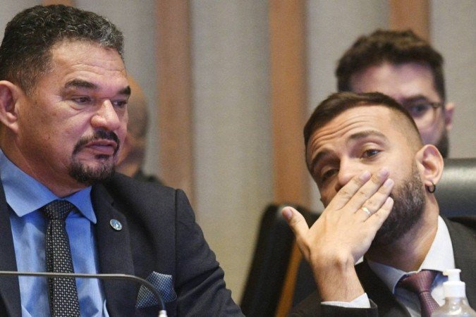  Parlamentares aprovaram o convite a comandantes do Exército