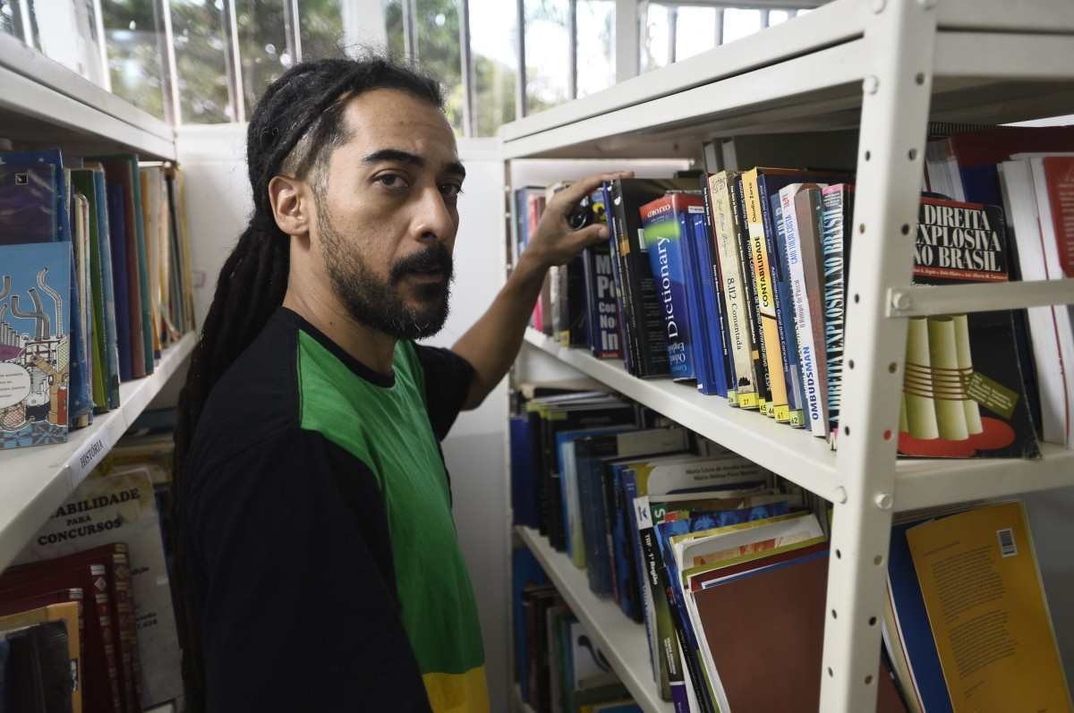 Bibliotecas públicas do DF mantêm público fiel de leitores e estudiosos 