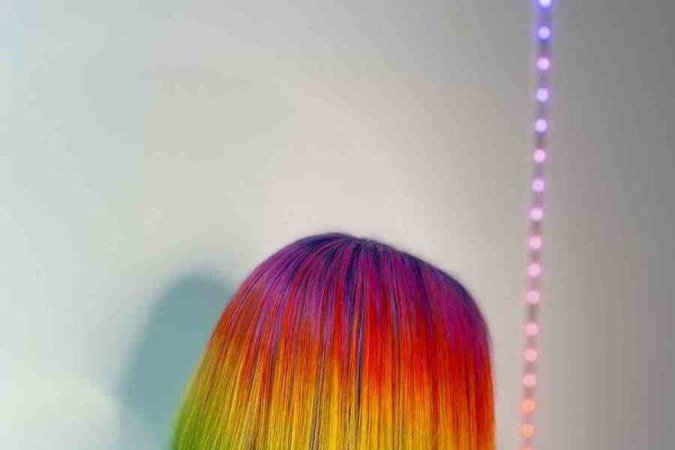  Cabelo arco-íris feito por Rangel Portela 

