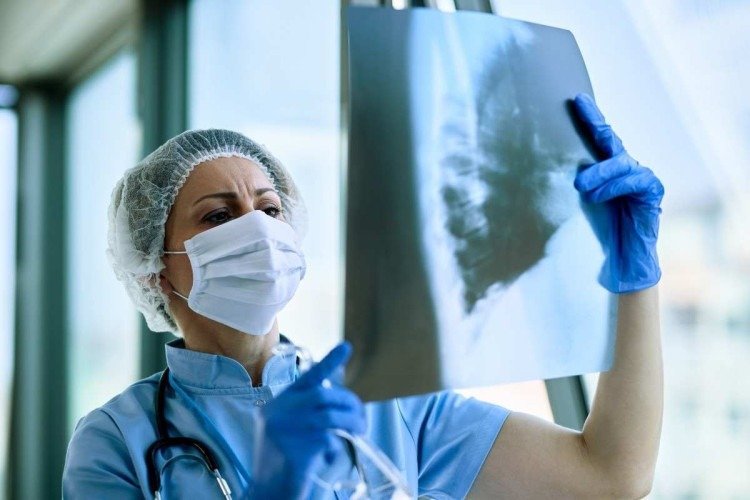 Como se pega pneumonia? Veja quais os sintomas e tratamento de doença do presidente Lula