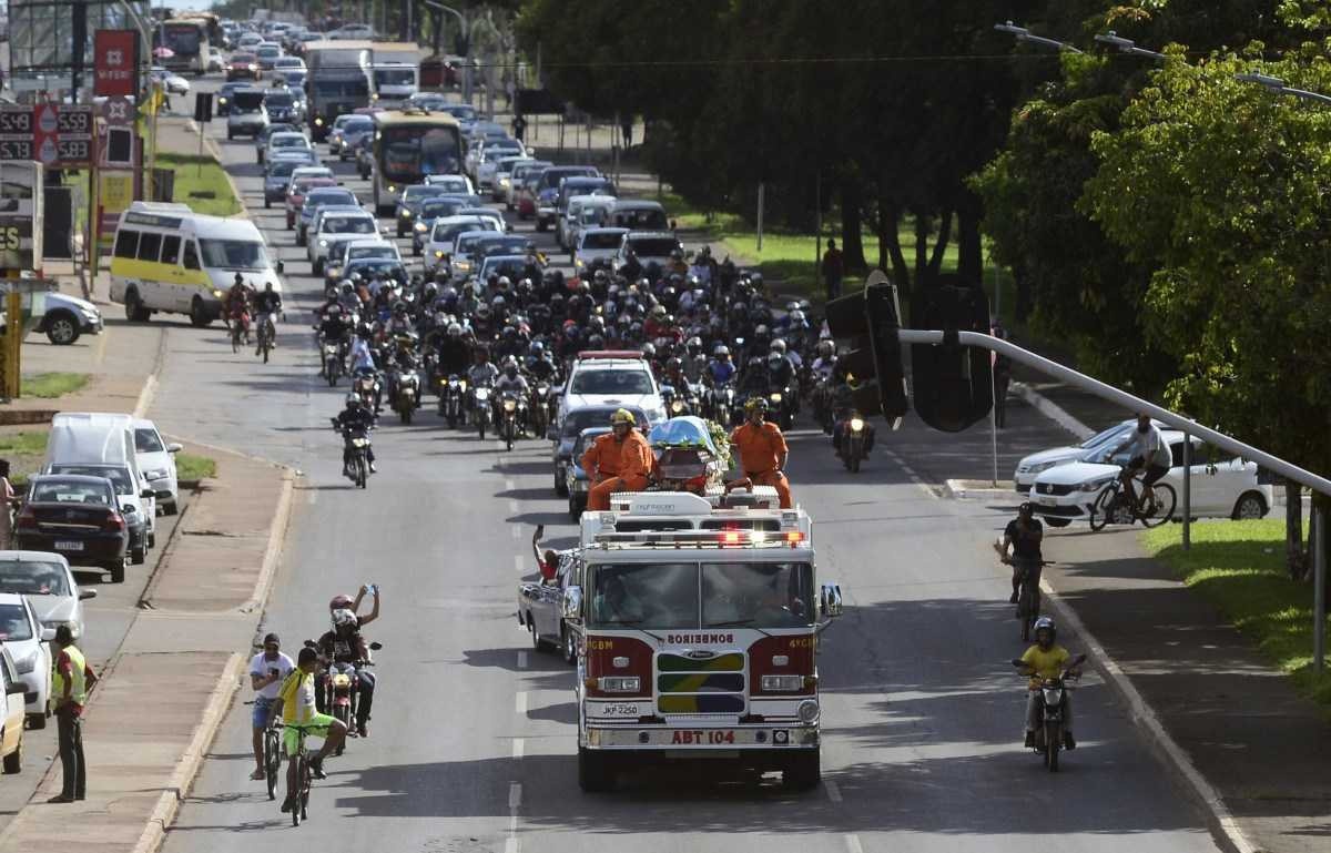 Velório de DJ Jamaika reúne centenas de fãs na Administração de Ceilândia