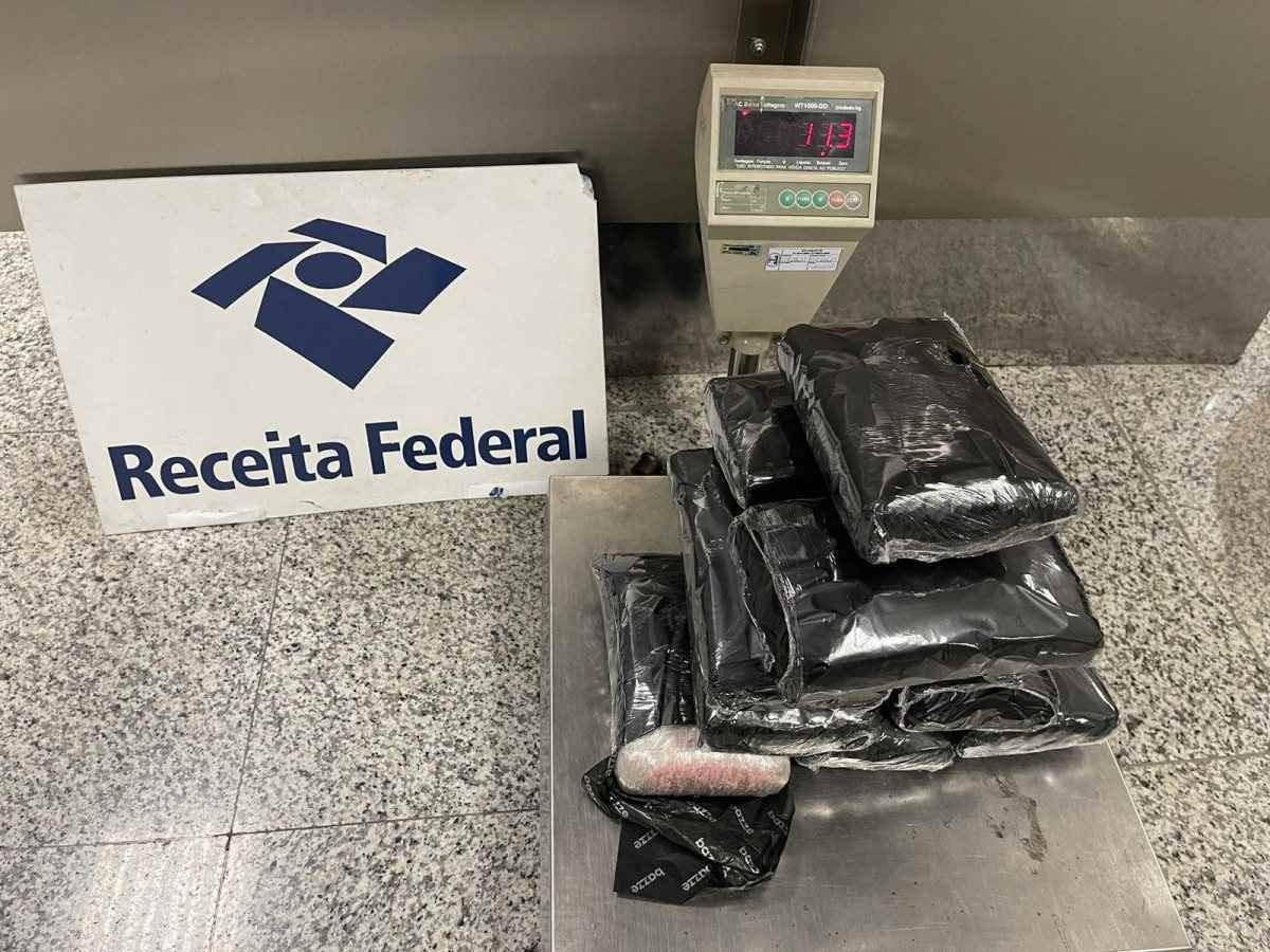 Receita Federal apreende 11kg de skunk em mala de passageiro no aeroporto