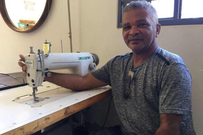 Roberval começou no curso para aprender mais sobre costura e ingressar no mercado de trabalho