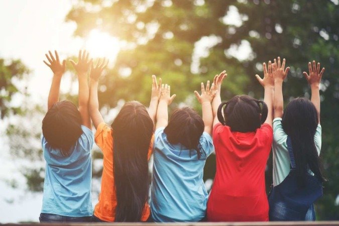 Group of kids friends arm around sitting together
infancia
crianças
- (crédito: Freepik) Group of kids friends arm around sitting together
infancia
crianças
- (crédito: Freepik)
