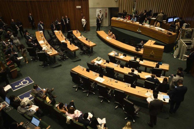 A equipe técnica da Comissão de Constituição e Justiça (CCJ) identificou inconsistências de emendas aprovadas - (crédito: Minervino Júnior/CB/D.A.Press) A equipe técnica da Comissão de Constituição e Justiça (CCJ) identificou inconsistências de emendas aprovadas - (crédito: Minervino Júnior/CB/D.A.Press)