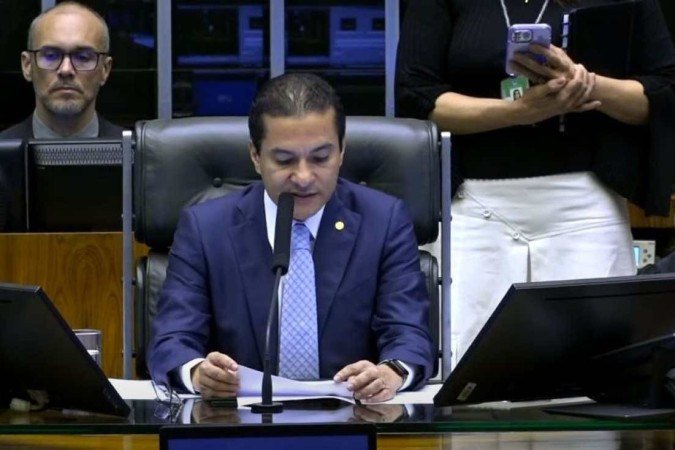 A sessão foi presidida pelo vice-presidente da Câmara, Marcos Pereira (Republicanos-SP) - (crédito: Reprodução/TV Senado) A sessão foi presidida pelo vice-presidente da Câmara, Marcos Pereira (Republicanos-SP) - (crédito: Reprodução/TV Senado)