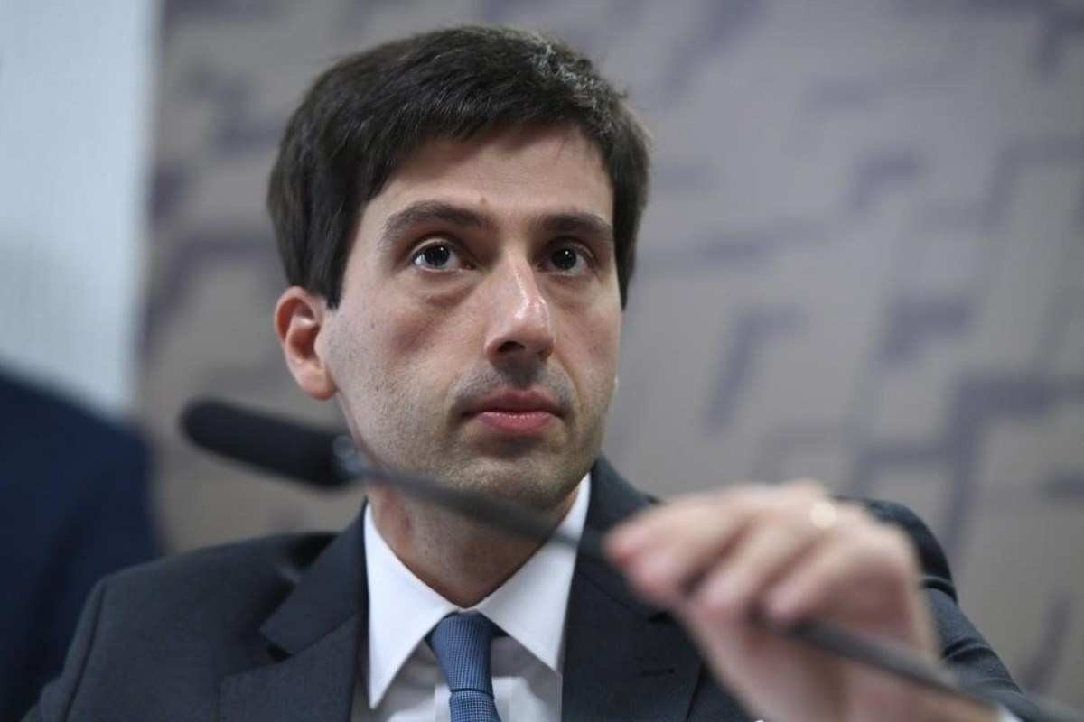 Guillen defende compromisso do Banco Central com meta de inflação