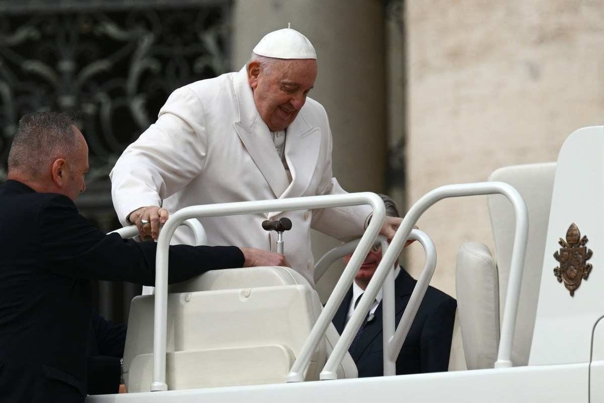 Vaticano confirma: Papa Francisco está hospitalizado com uma