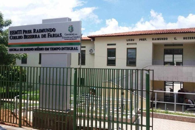 Escola de Ensino Médio em Tempo Integral (EEMTI) Pref. Raimundo Coelho Bezerra de Farias - (crédito: Reprodução/Facebook) Escola de Ensino Médio em Tempo Integral (EEMTI) Pref. Raimundo Coelho Bezerra de Farias - (crédito: Reprodução/Facebook)