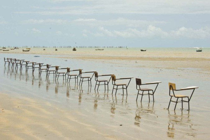 Extravagâncias – A viagem como modo de produção na arte, livro de Raísa Curty.