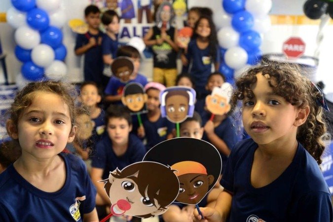  28/03/2023  Crédito: Carlos Vieira/CB/DA Press. Brasília, DF. Cidades. Galera do DENIT no CEF Santos Dumont. Manuela Rodrigues (E) e Lara Dias Lopes.