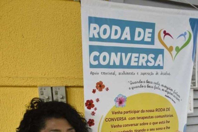  30/03/2023. Crédito: Minervino Júnior/CB/D.A Press. Brasil.  Brasilia - DF. Terapias comunitárias integrativas no DF. Roda de conversa na Paróquia Bom Jesus dos Migrantes. Terapeuta Érica Borges.