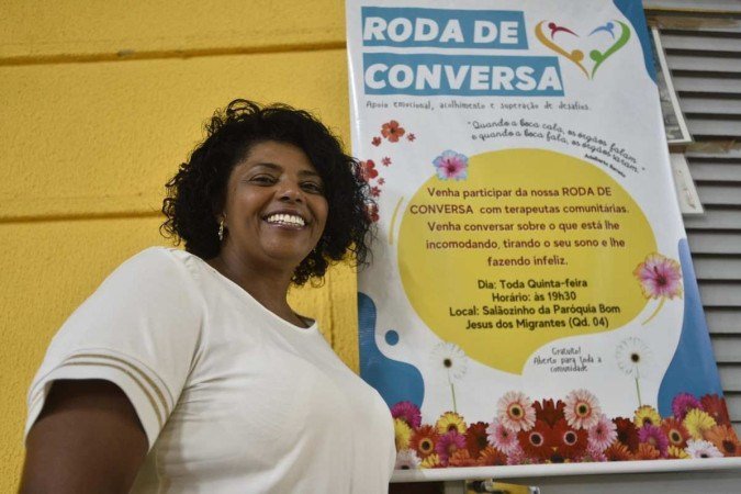  30/03/2023. Crédito: Minervino Júnior/CB/D.A Press. Brasil.  Brasilia - DF. Terapias comunitárias integrativas no DF. Roda de conversa na Paróquia Bom Jesus dos Migrantes. Terapeuta Érica Borges.