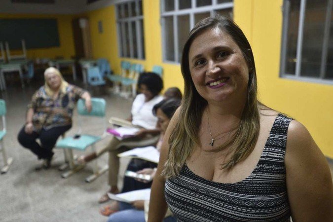  30/03/2023. Crédito: Minervino Júnior/CB/D.A Press. Brasil.  Brasilia - DF. Terapias comunitárias integrativas no DF. Roda de conversa na Paróquia Bom Jesus dos Migrantes. Terapeuta Cristiani Vieira.