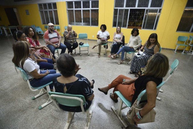  30/03/2023. Crédito: Minervino Júnior/CB/D.A Press. Brasil.  Brasilia - DF. Terapias comunitárias integrativas no DF. Roda de conversa na Paróquia Bom Jesus dos Migrantes. 