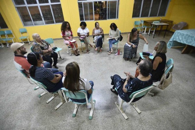  30/03/2023. Crédito: Minervino Júnior/CB/D.A Press. Brasil.  Brasilia - DF. Terapias comunitárias integrativas no DF. Roda de conversa na Paróquia Bom Jesus dos Migrantes. 