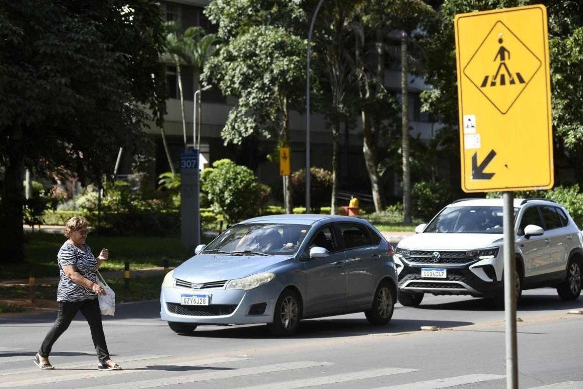 Brasilienses comemoram 26 anos do respeito à faixa de pedestre